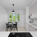 Apartment Kaupunkikolmio Saunalla Ja Parvekkeella