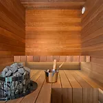 Kaupunkikolmio Saunalla Ja Parvekkeella 科科拉